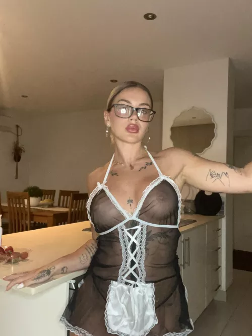 roses are red, violets are fine. If I be the 6 will u be my 9?😈 by thiccqueenx_