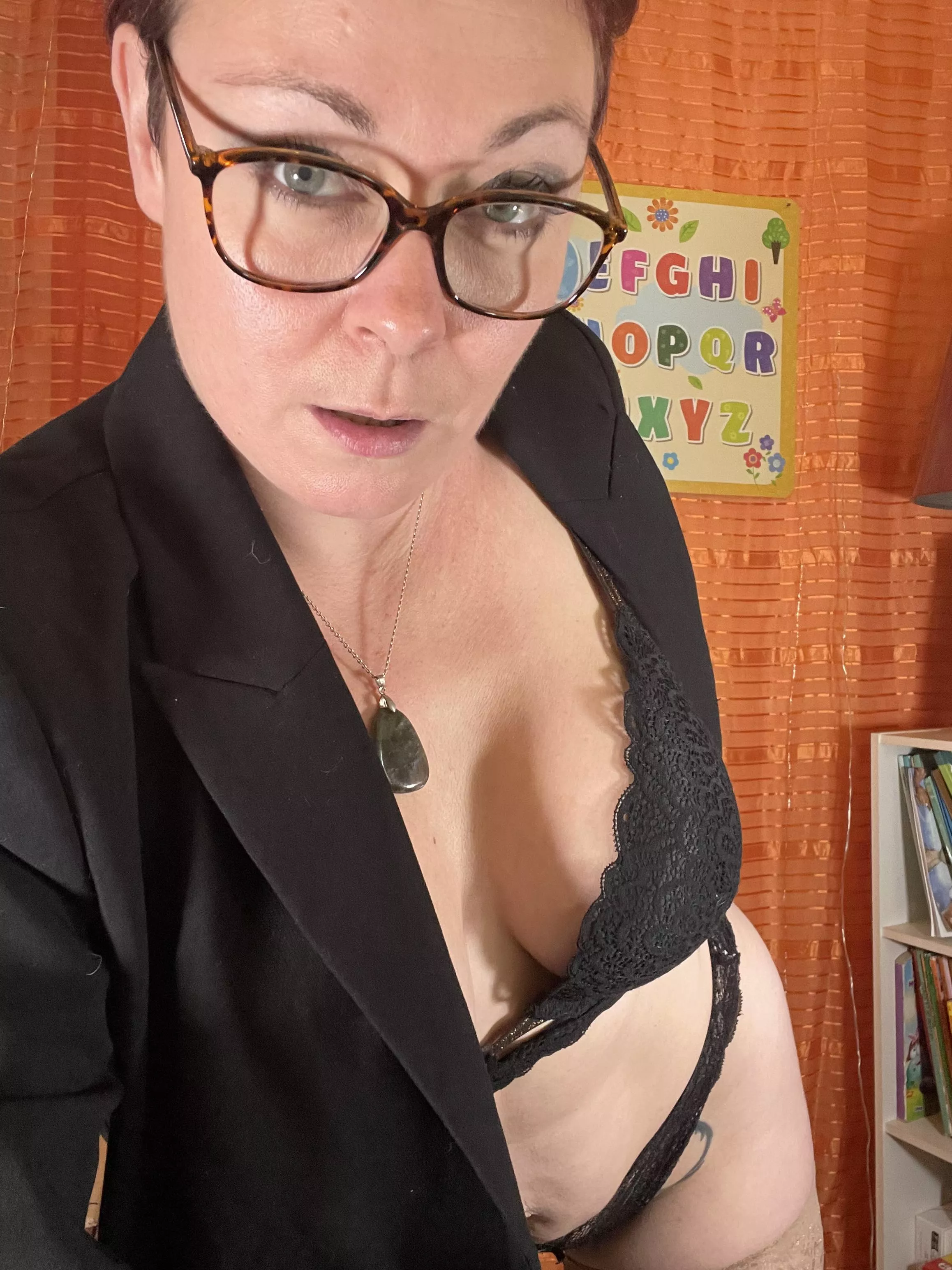 The queen of satisfaction is here posted by robynmlord