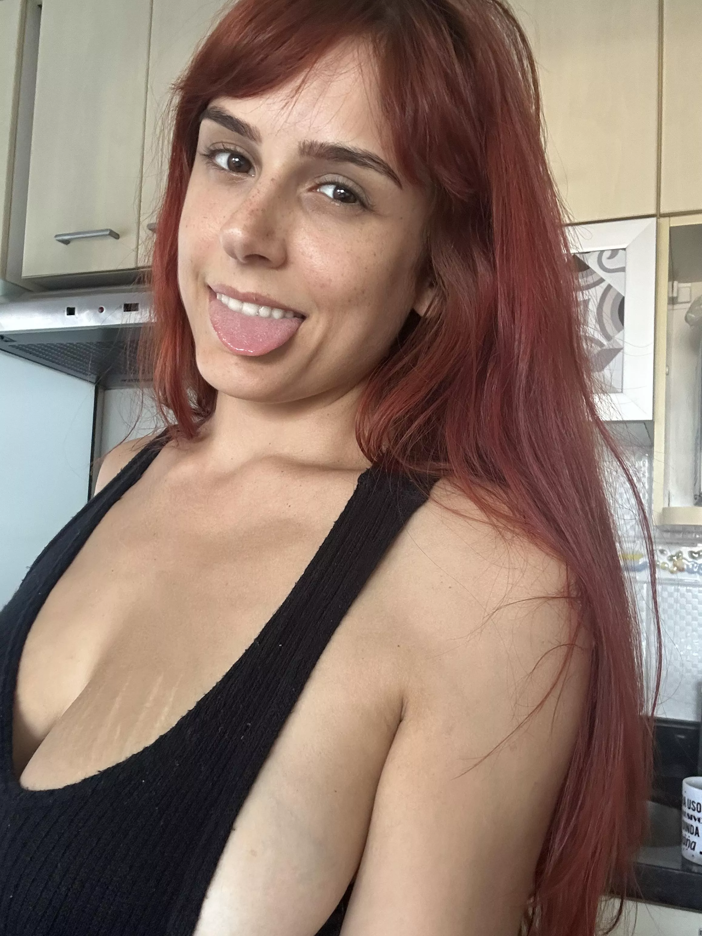 There's no need for bra, let them be free posted by lougo2