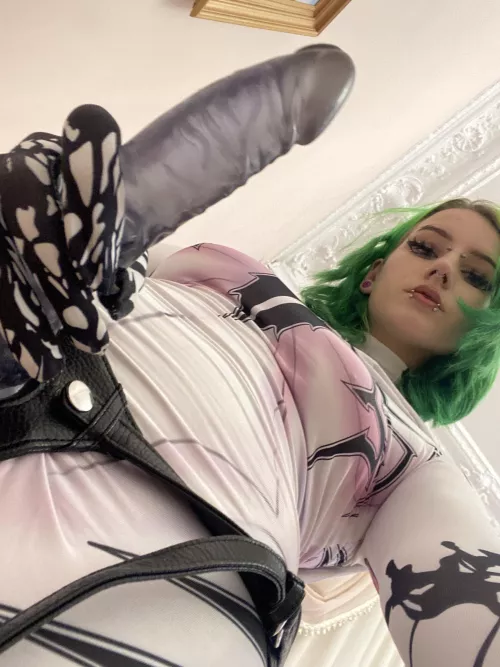 Which hole should i fuck first? Your face or bussy? by eva_curls_