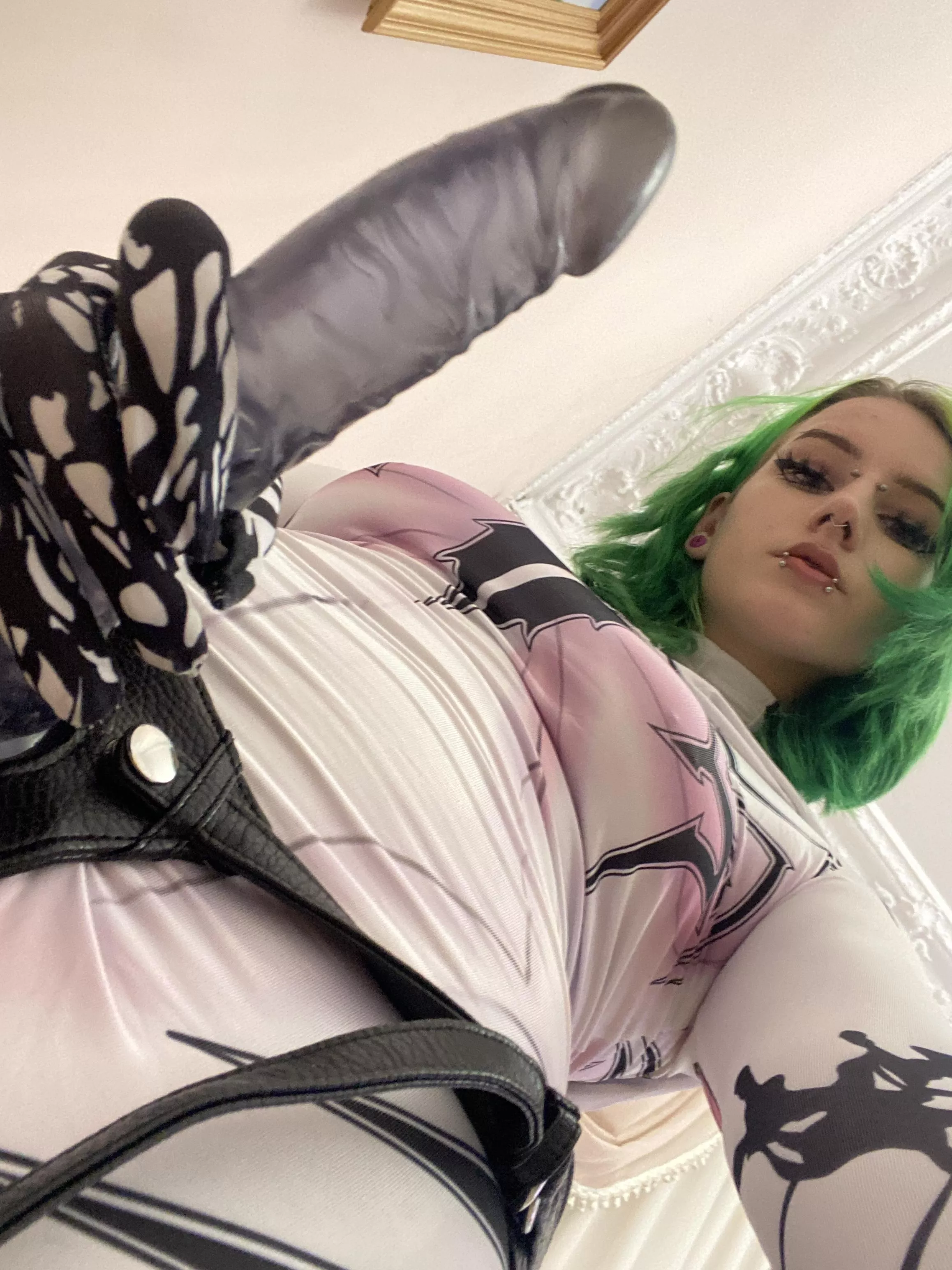 Which hole should i fuck first? Your face or bussy? posted by eva_curls_