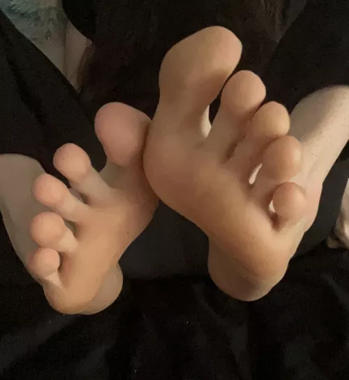 Your first thought seeing my soles? 💕 by MissPirait