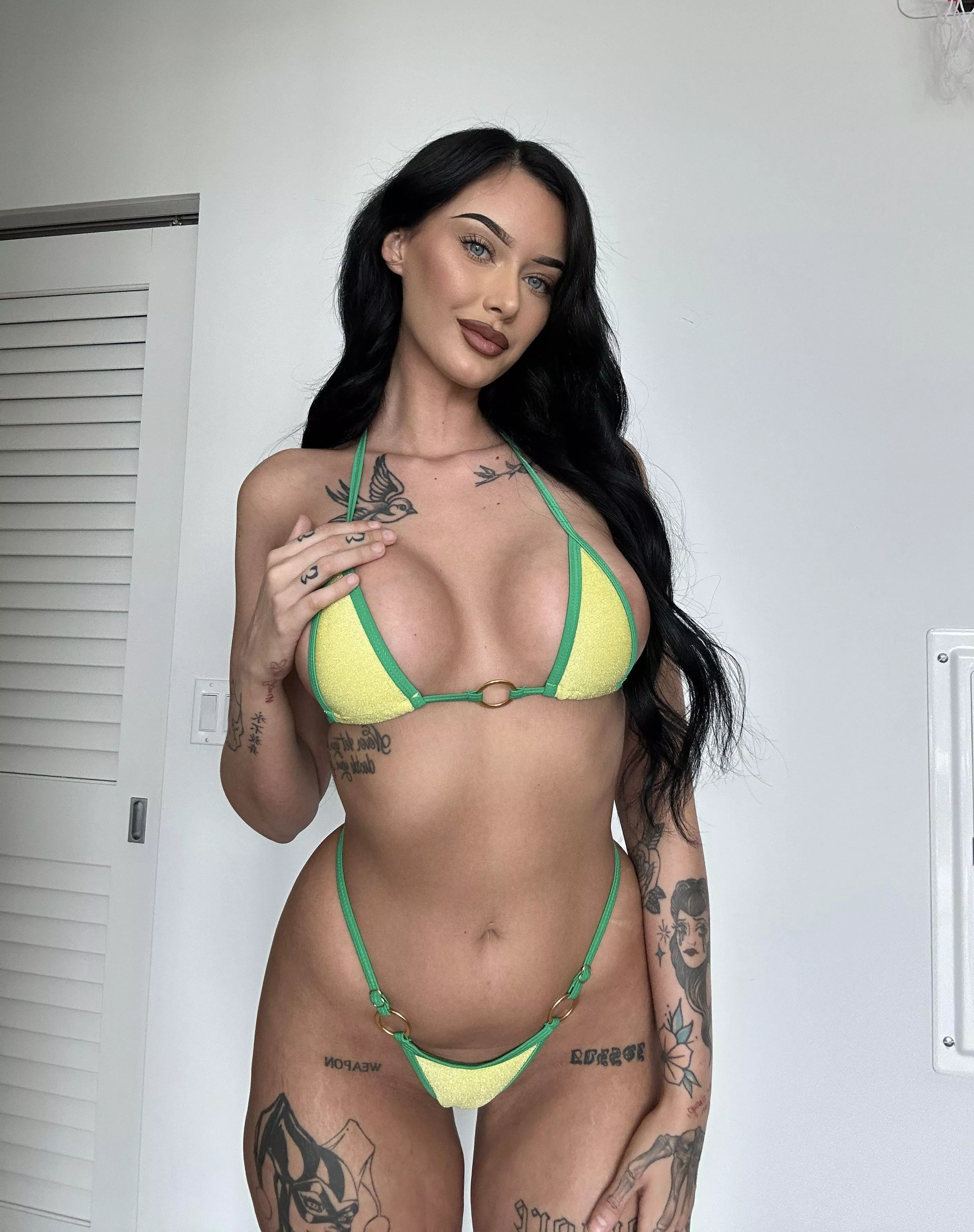 Bikini season & ready for the beach! posted by thickbaeee