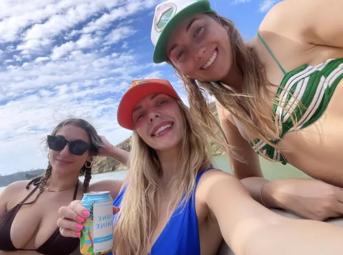 Boats attract beauties by RottenSeaLeg