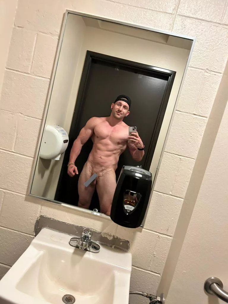 Bull life daddy needs a hole to fill (31)(m) posted by Wise_Gap_8330