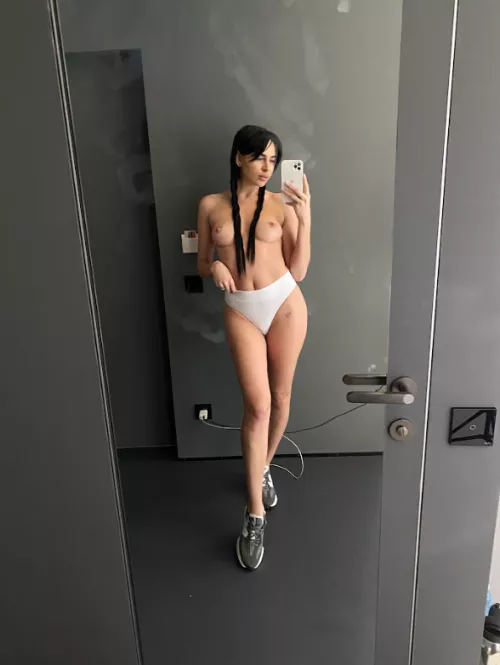 Do I look more sexy with my braids by Yvellkan