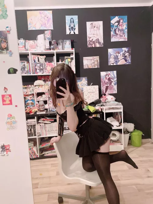 Does my curvy 21yo body turn you on? by goldenpupu