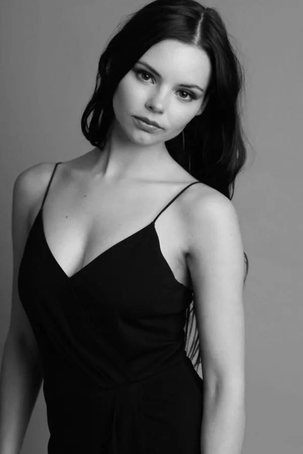 Eline Powell posted by SprayNPray01