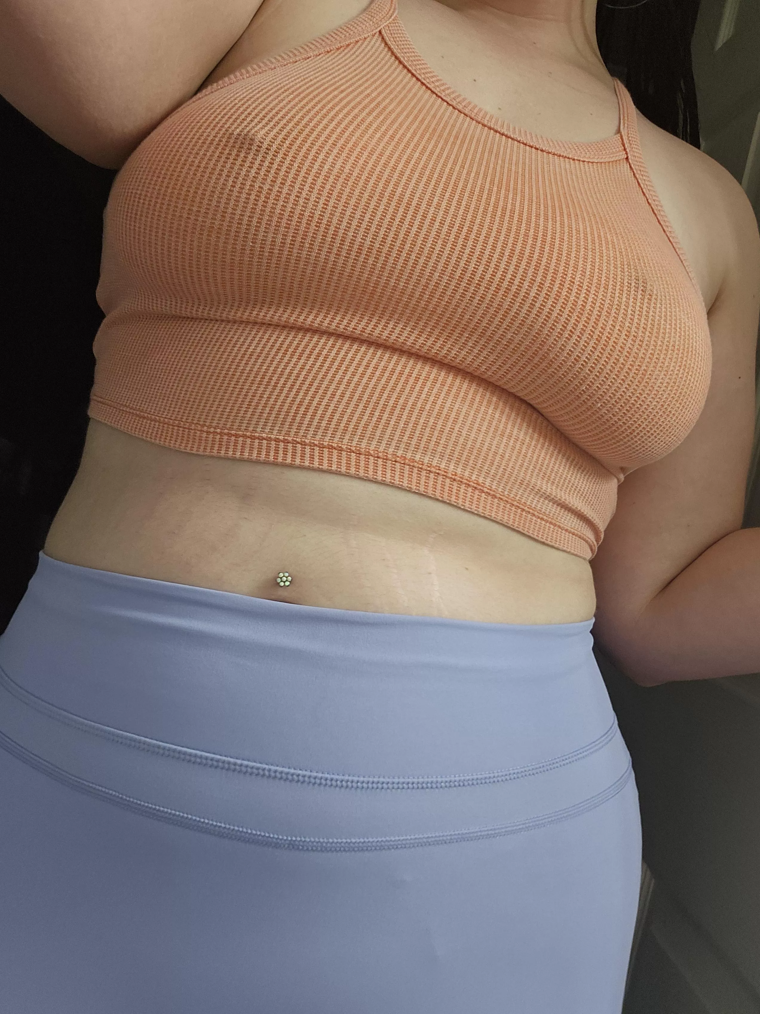 Feeling peachy in this pastel workout combo 😋 posted by hrrw515