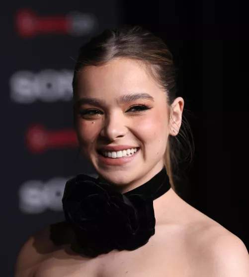Hailee Steinfeld by Ken789gh