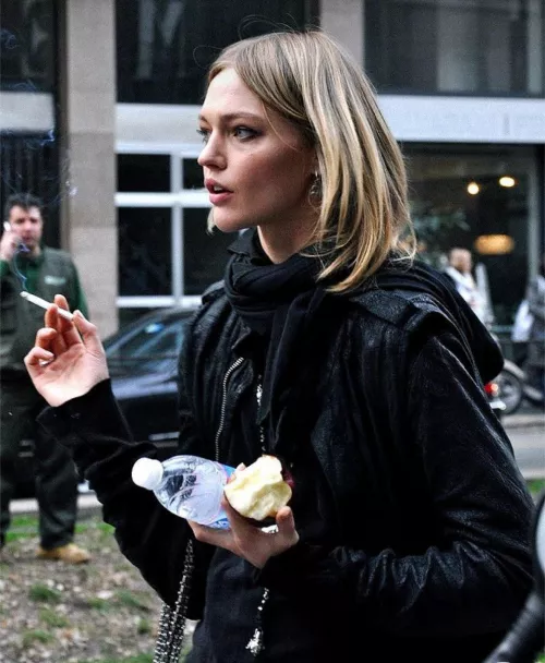 How your girl stays thin by darkpoetries