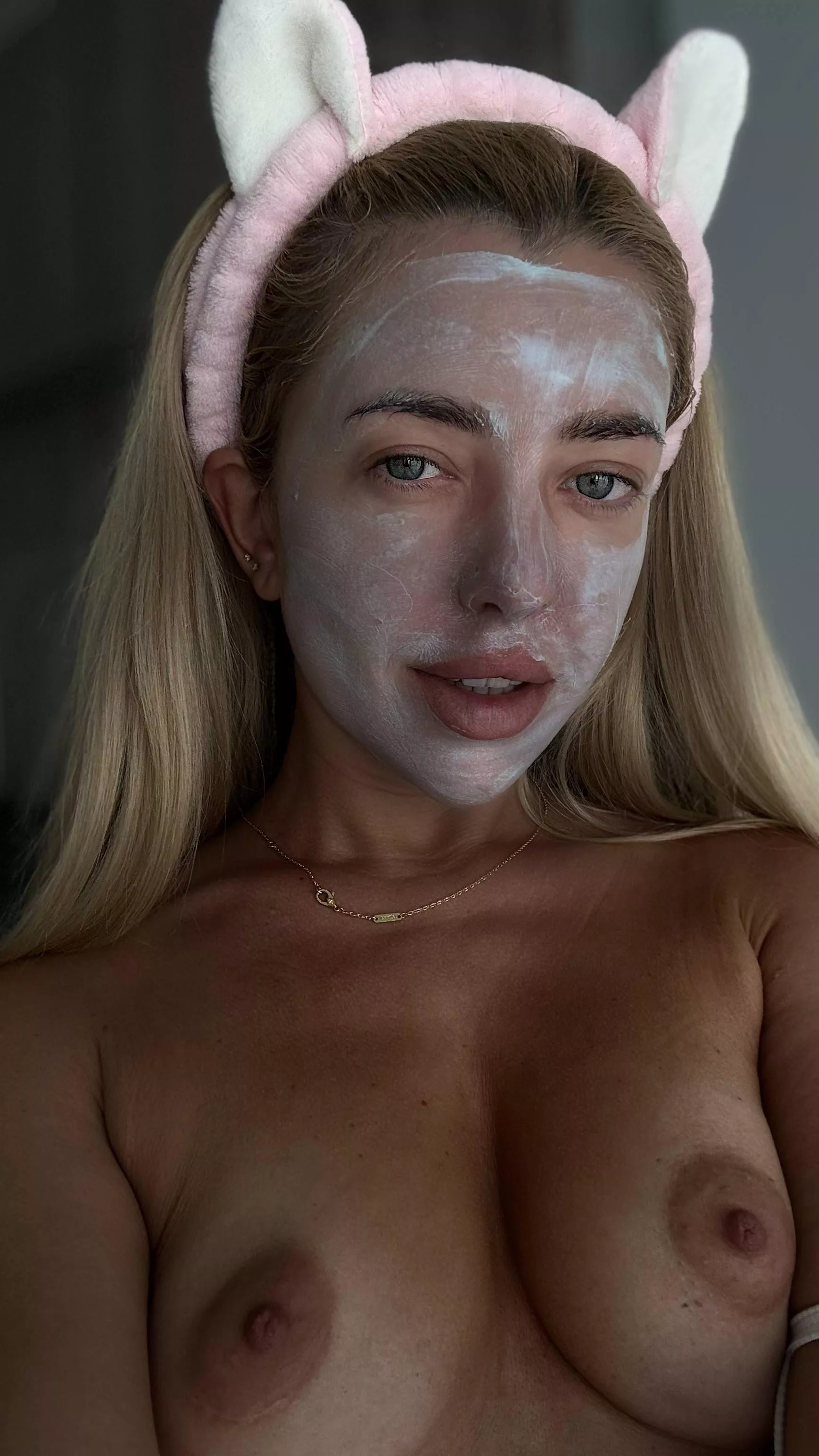 I m applying a cosmetic mask but I would like a biological one posted by RoyalSexyLioness