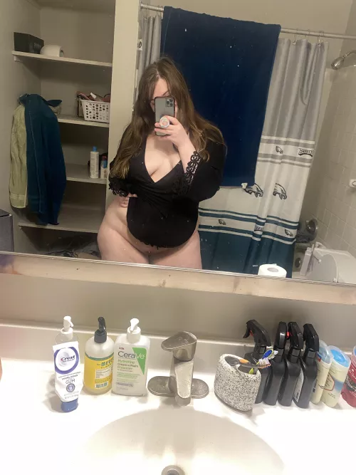 i’m craving a cream pie…or multiple  by hentaihunni69