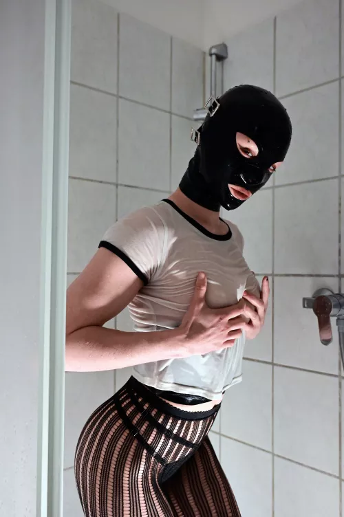 Im soaking wet waiting for you to come inside by _catzee_