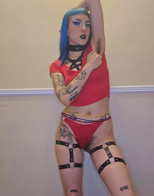 Just a lil peak of this goth girls sexy armpits and bush ...  by deathcorediva