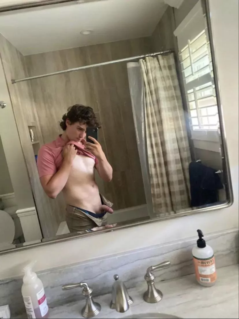 Just got home from work, and im horny… posted by Simondssays_