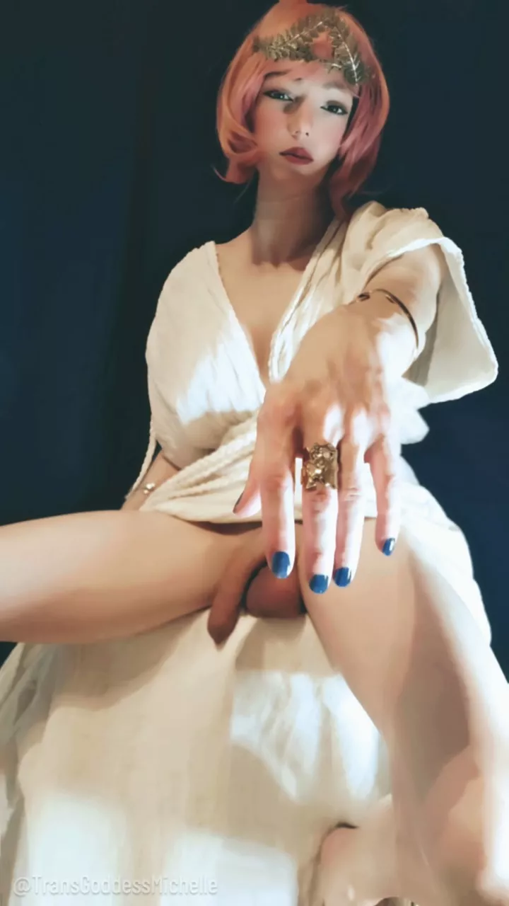 Kiss my ring, peasant 💋💍 posted by TransGoddessMichelle