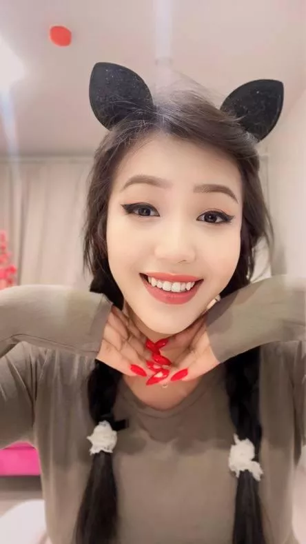 Master, I will be your cutest kitty, meow posted by PrettyHotAmazing