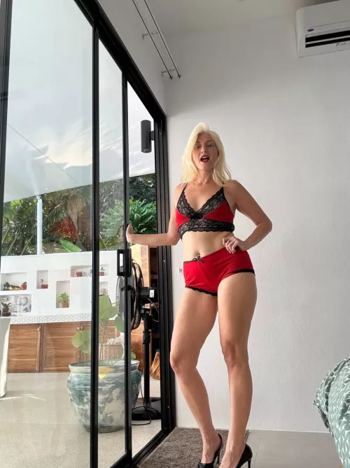 MILF fuckdoll at your service by 821irene