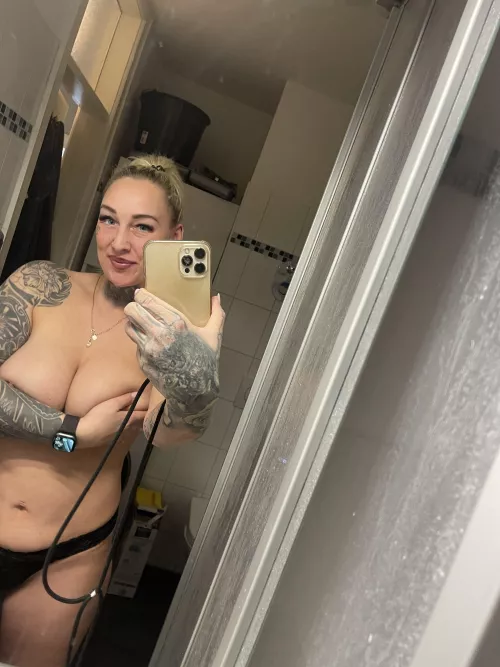 my husband isn't home... so it's time to take naughty pics for you guys <3 by Blackbear101