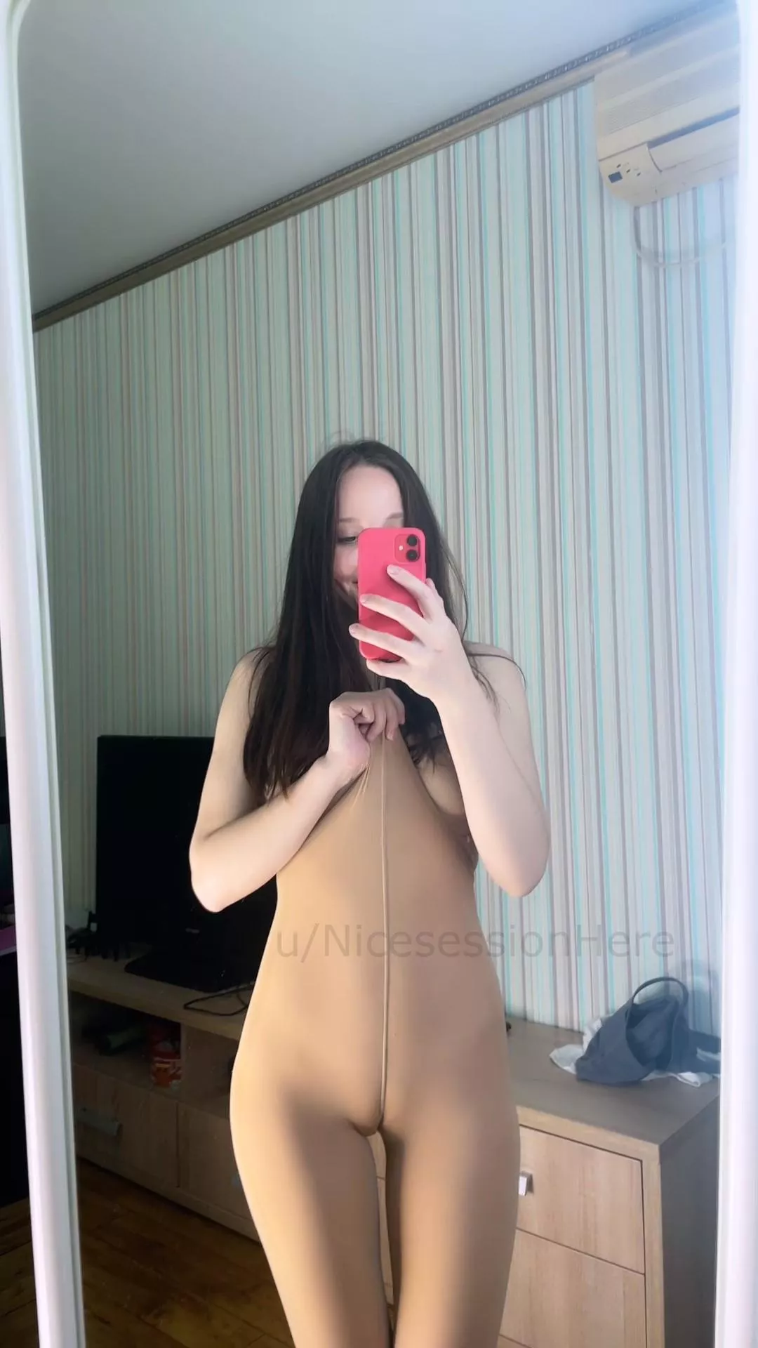 Pulling em tight to tease you posted by NicesessionHere