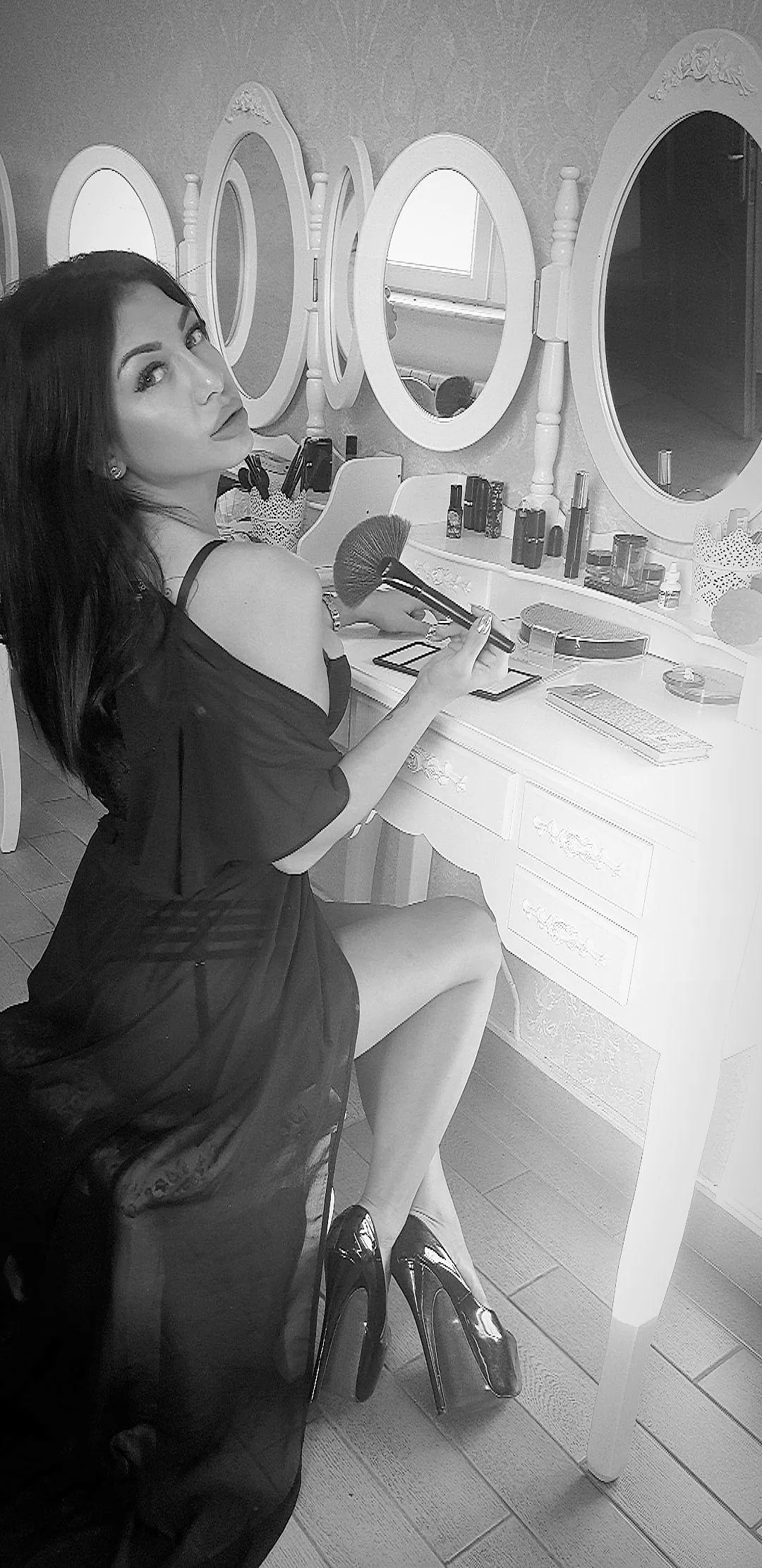 ready to twist your head [F] posted by Lustfulbeauty01