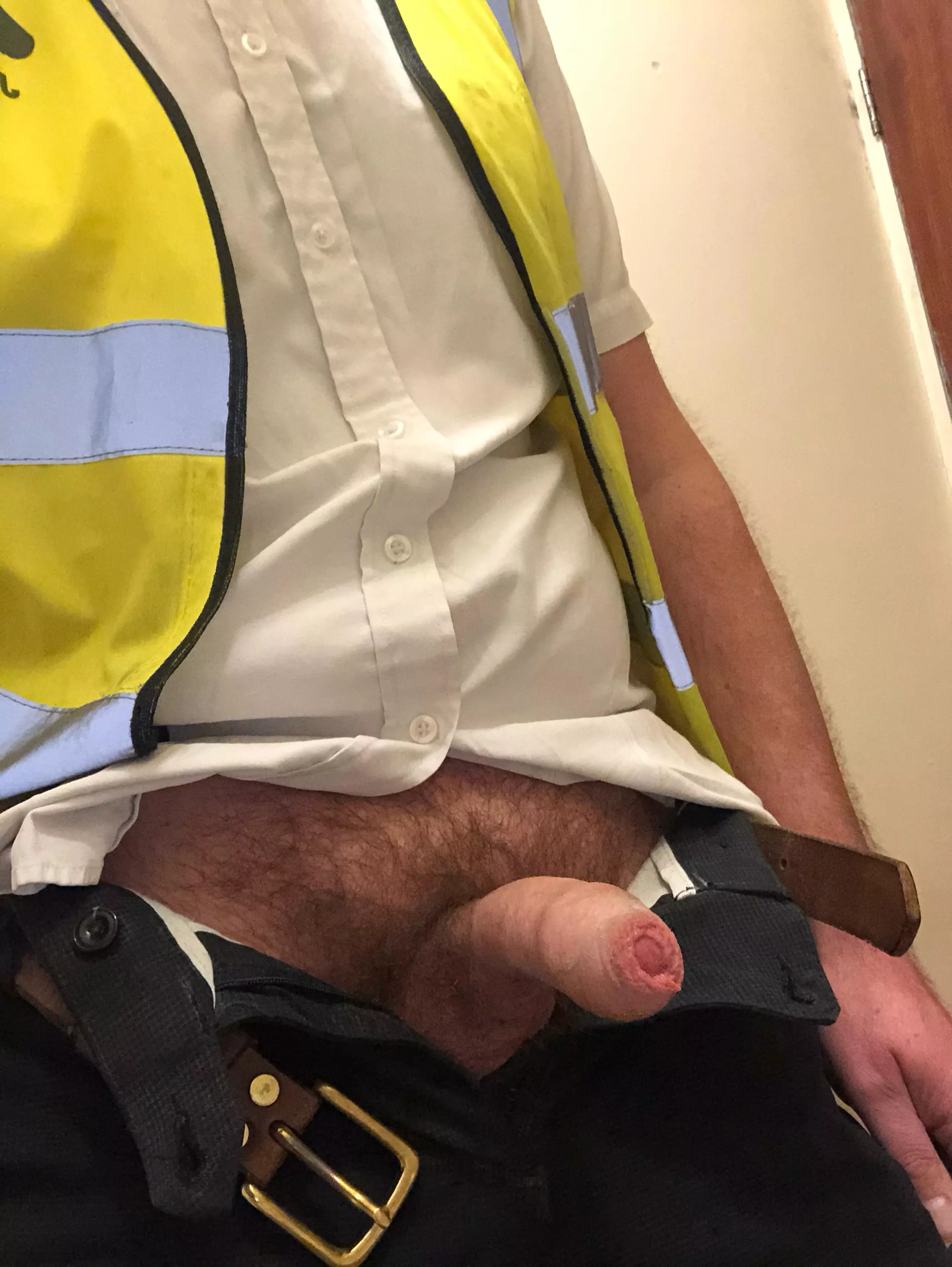 Seek peak of my bush posted by furrow-07