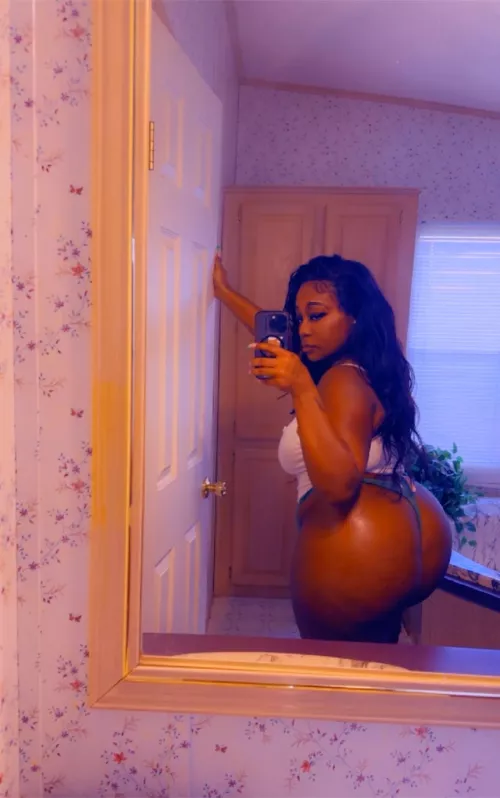 Sitting Pretty by aikai278