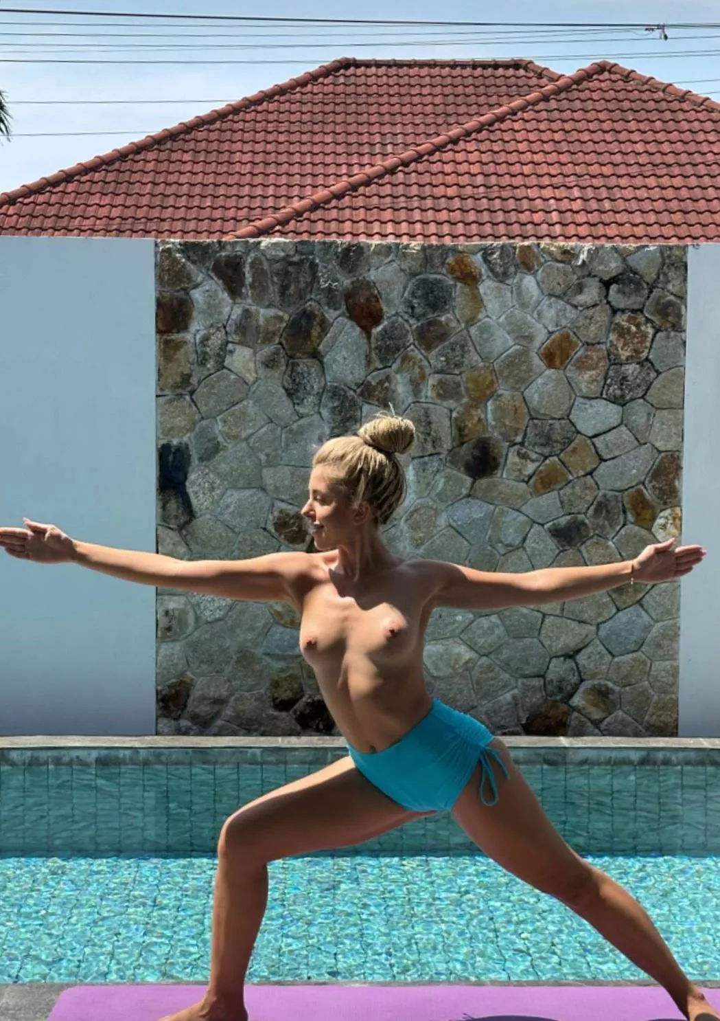 Starting the morning right posted by RoyalSexyLioness