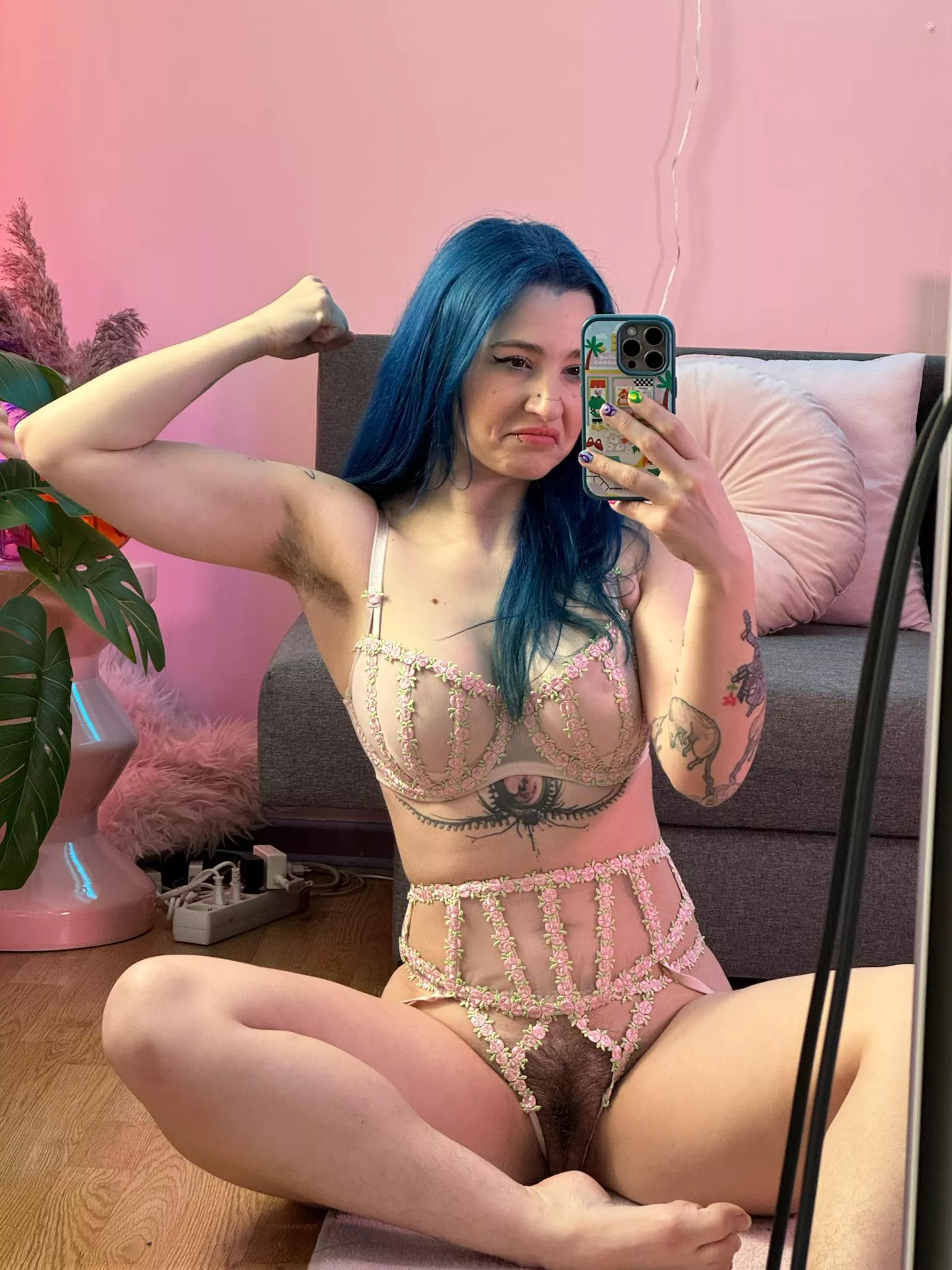 Strong, hairy and sexy  posted by Khalamite