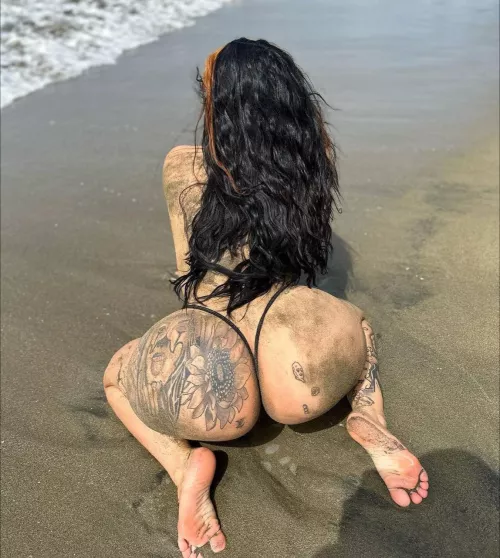 Suns Out Ass Out🎀🌸 by phtmviper