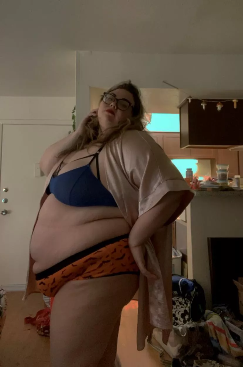 Y’all wanted a pic of the tummy so here ya go😇hope it lives up to your expectations🥰💝✨ posted by casper_kahlo