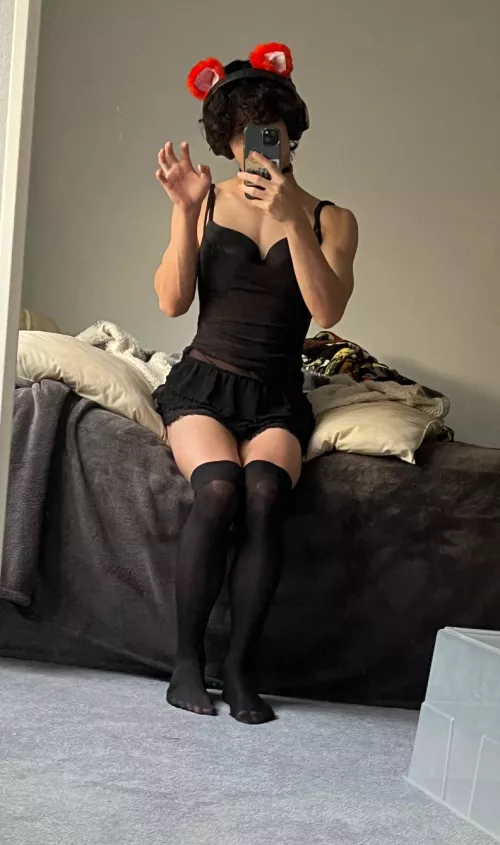 5’2 kitty cat😸 by chiya-jade