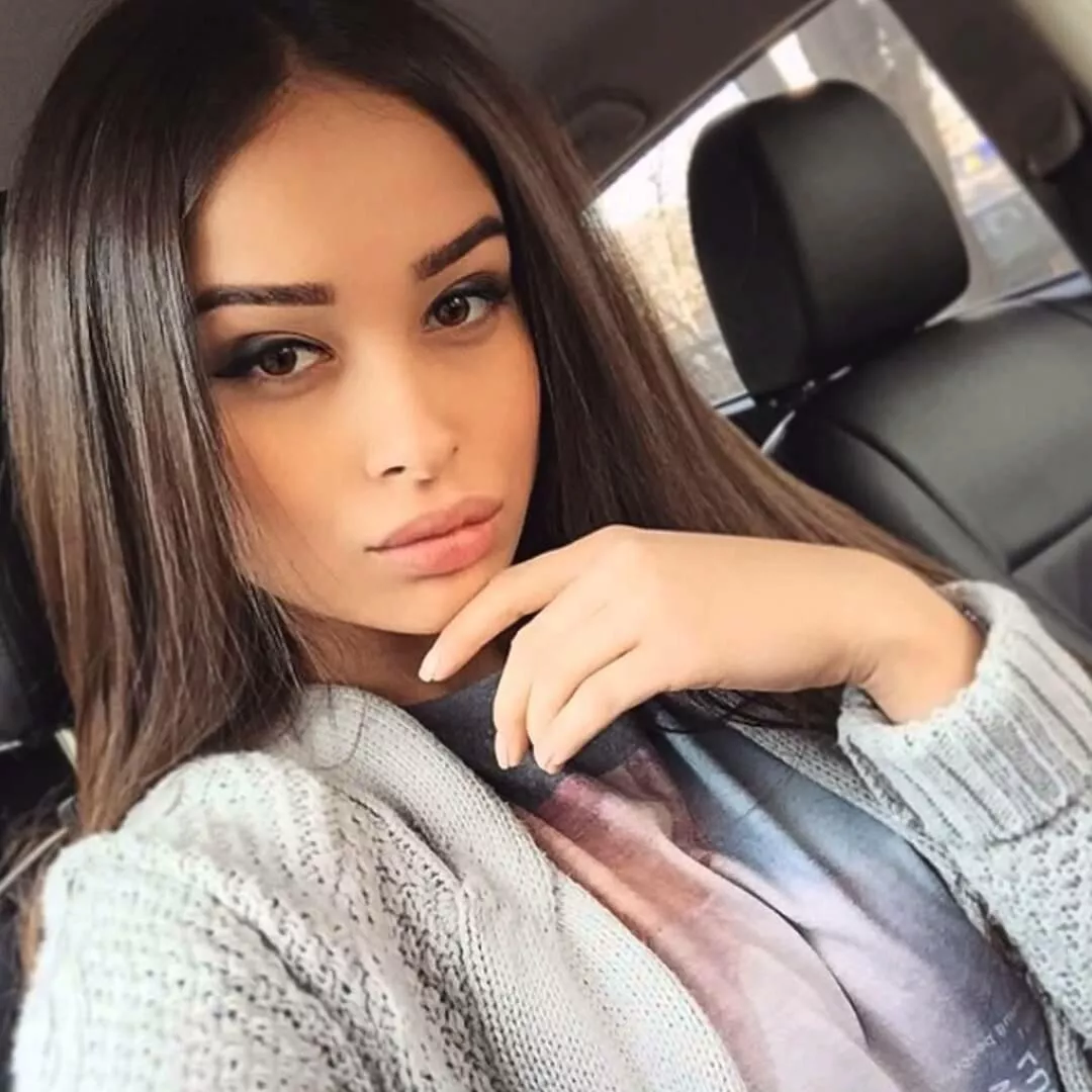 Alina Akilova posted by qwer5r