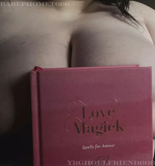 Believe me, I know why you’re so obsessed with me😙❣️ by babephomet666