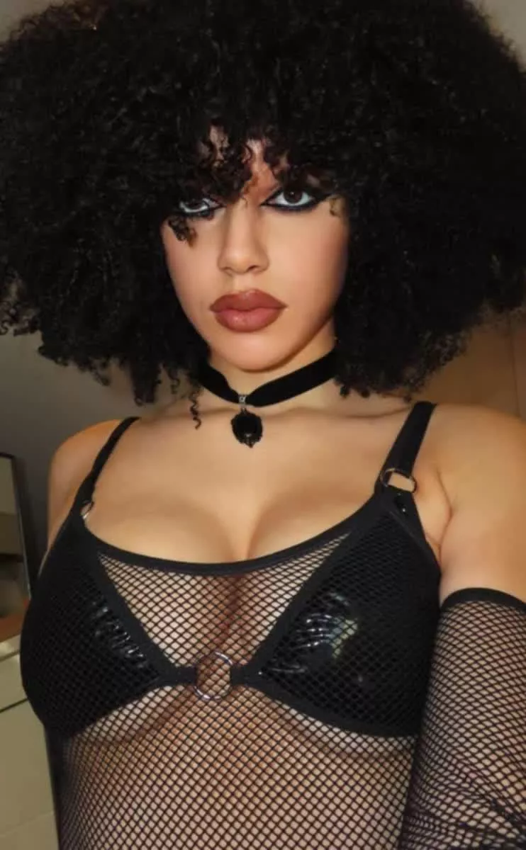 Brazilian x American posted by Samiraxoxodarky