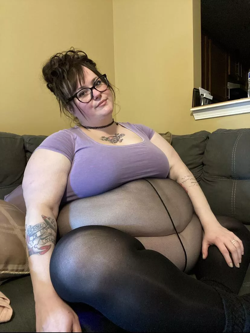 Come here, I want to sit on your face. posted by Littlemissrosiecheek