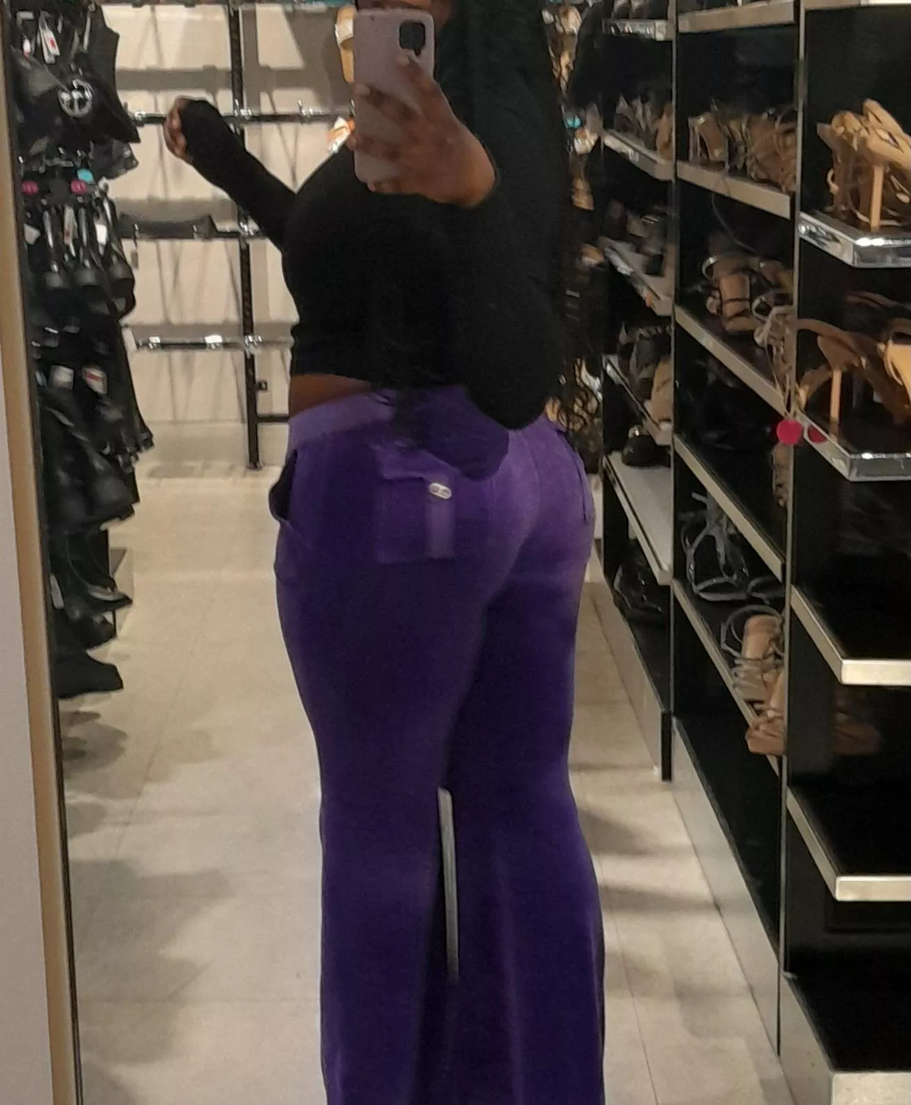 Curves in purple 💜 posted by sleepyPrincess101ll
