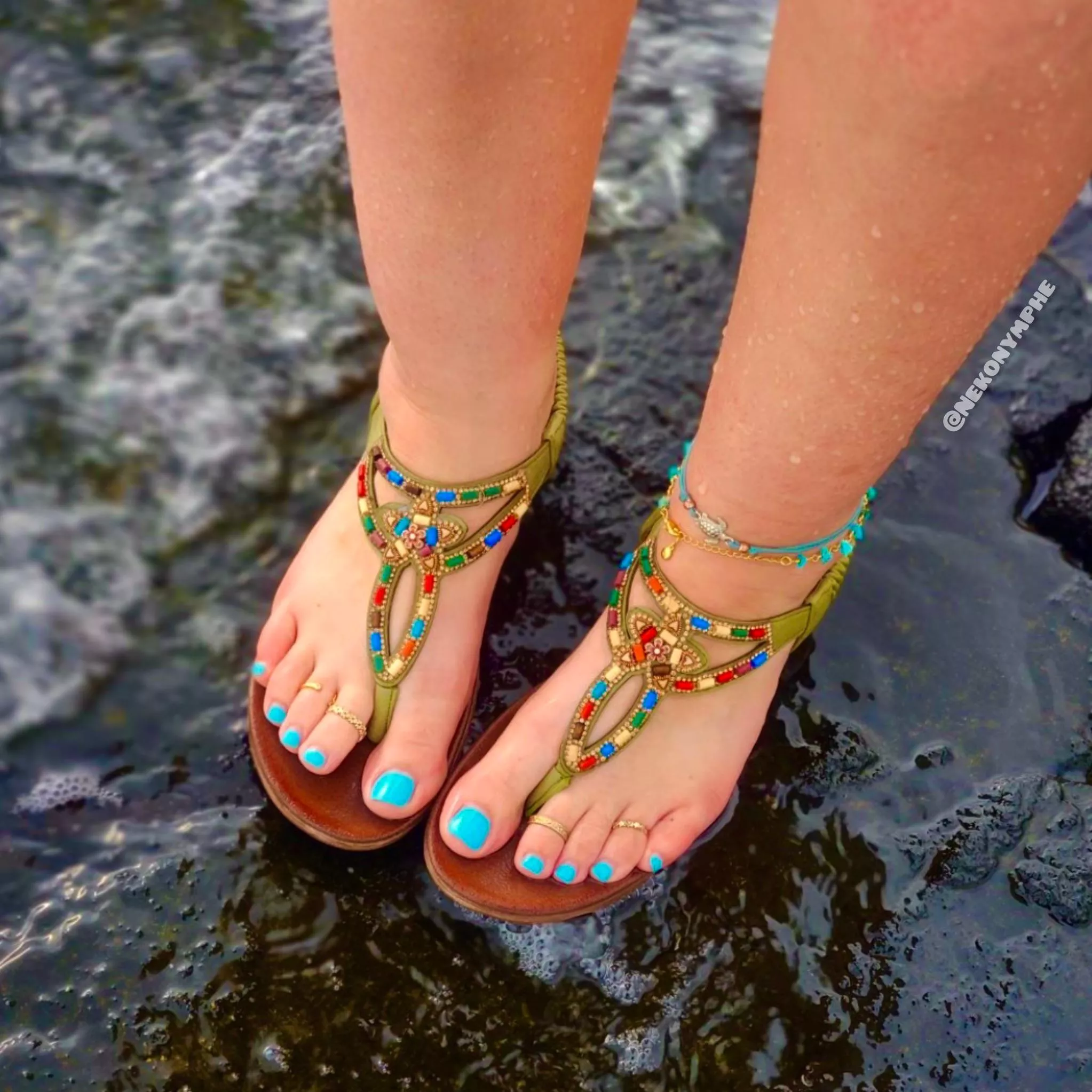 Do you like my feet in these sandals?  posted by NekoNymphe