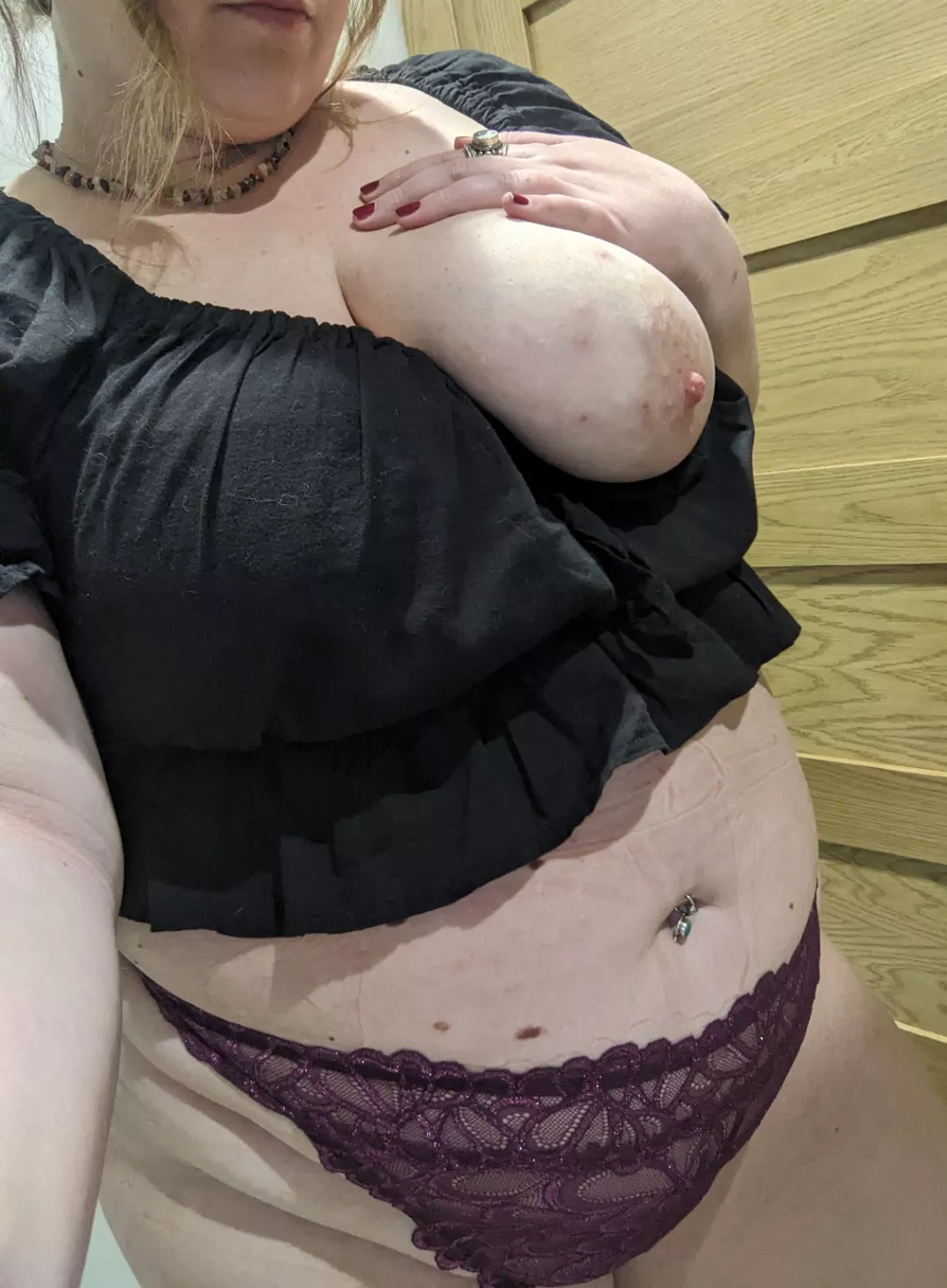 Do you like working with chubby sluts? posted by 8peach_buns8