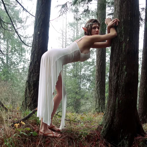 Elven curves by ScarlettJane92