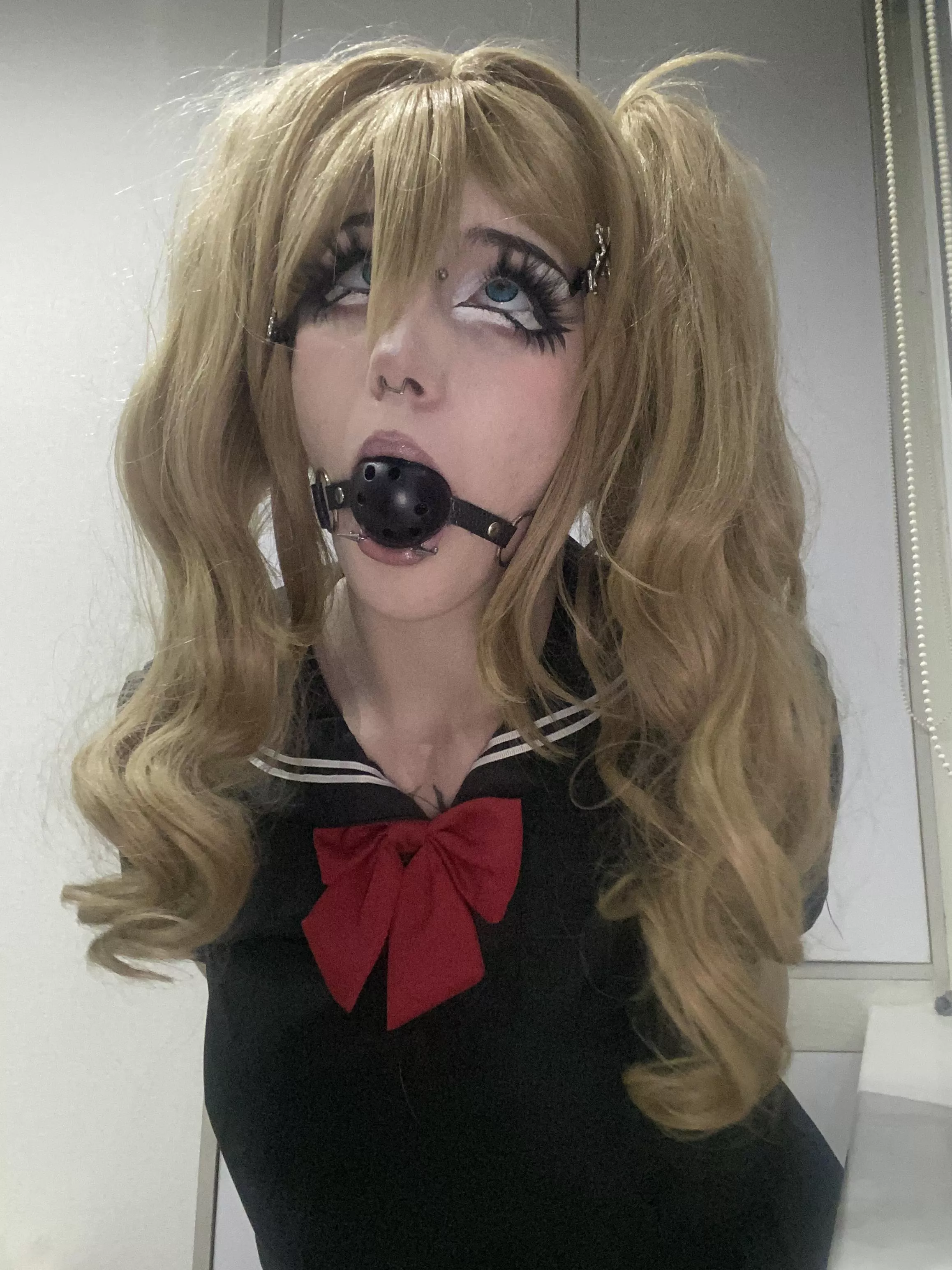 Entertain me with your dark fantasies posted by hellinnlove