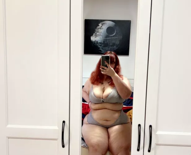 First word that comes to mind when you see my body?💋 by Oliviacroftt_