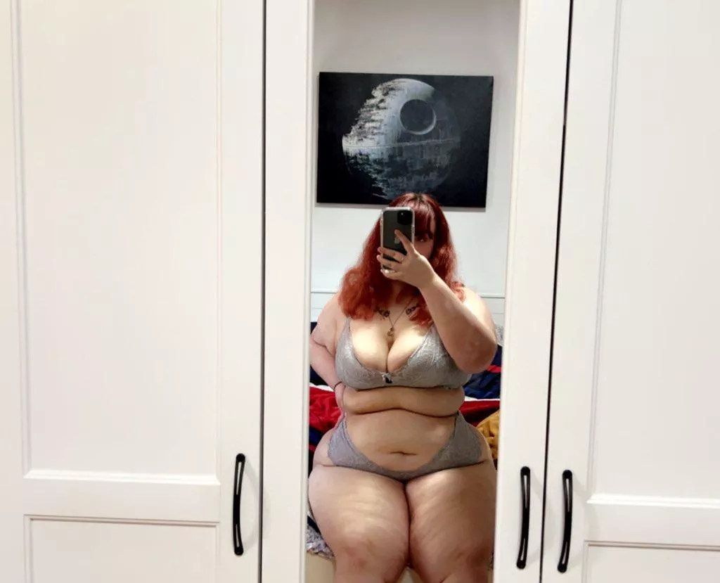 First word that comes to mind when you see my body?💋 posted by Oliviacroftt_