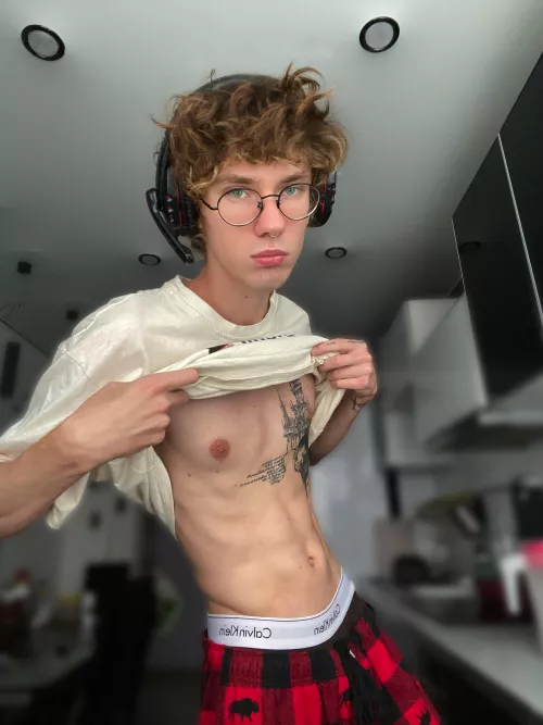 guys, please tell me, is it better to play on a computer or laptop, or maybe on a dick? by pepelnahoodie