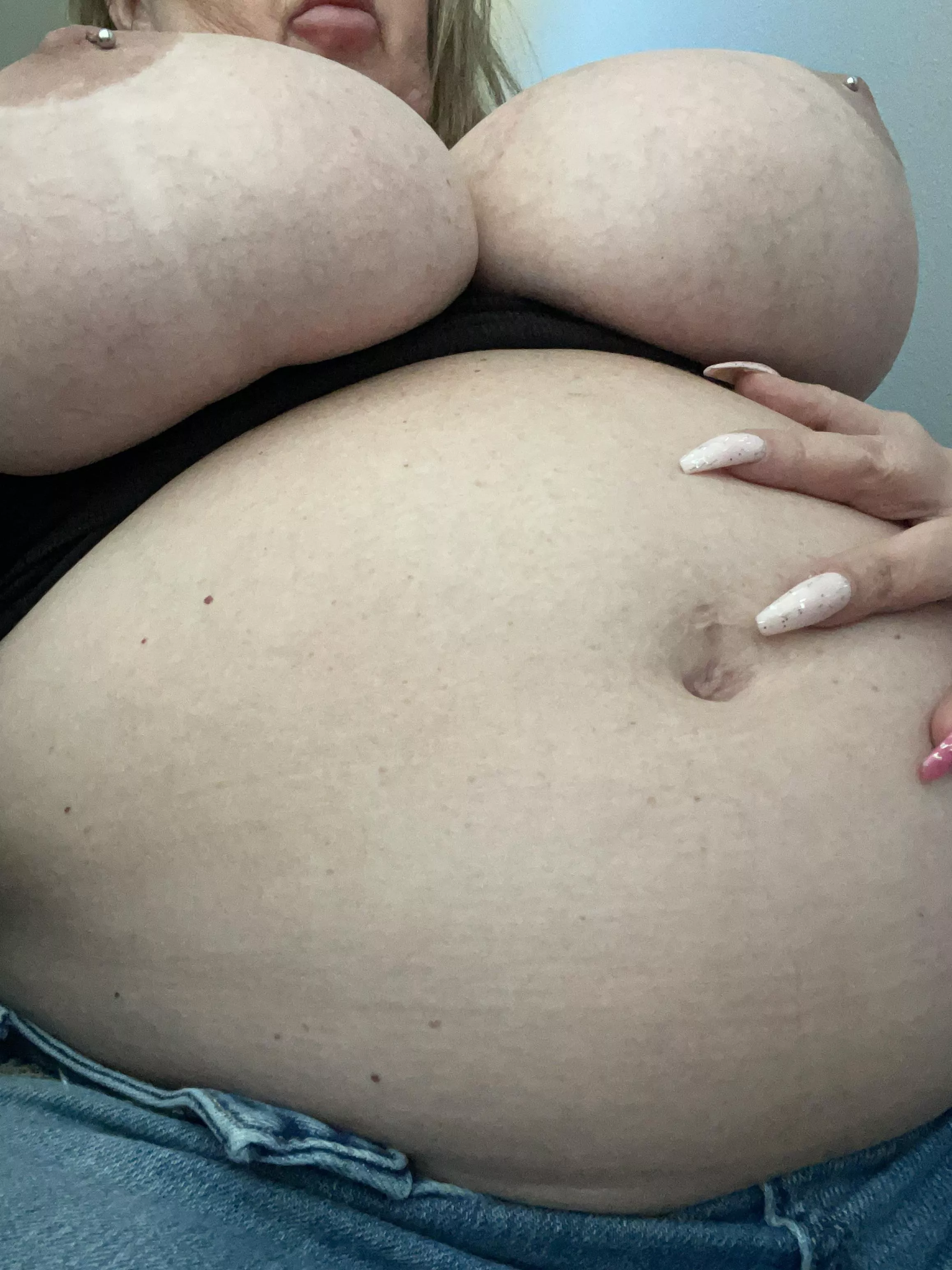 I hadn’t eaten very much yesterday cause I was getting new ink (makes me woozy) as soon as I was done I had to grab McDonald’s, just a couple of burgers and fries and nuggies. Felt way better but Mcds really swells me up💕💕💕had to undo my pan posted by MissFringelady