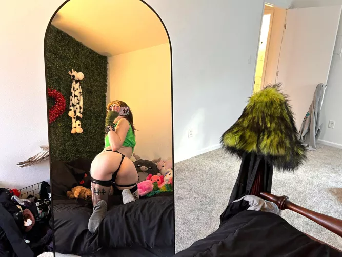 i love making older guys hard... by Altruistic-Event3611