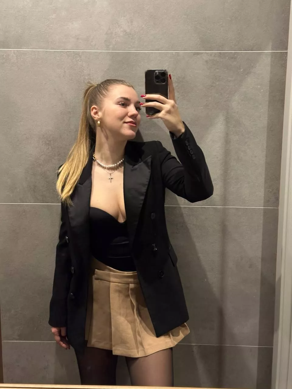 I think I look good with a ponytail posted by strungdelorme