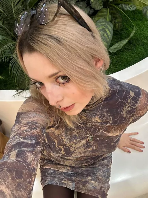 I want to become your secretary to carry out all your orders by HottiePetiteGirl