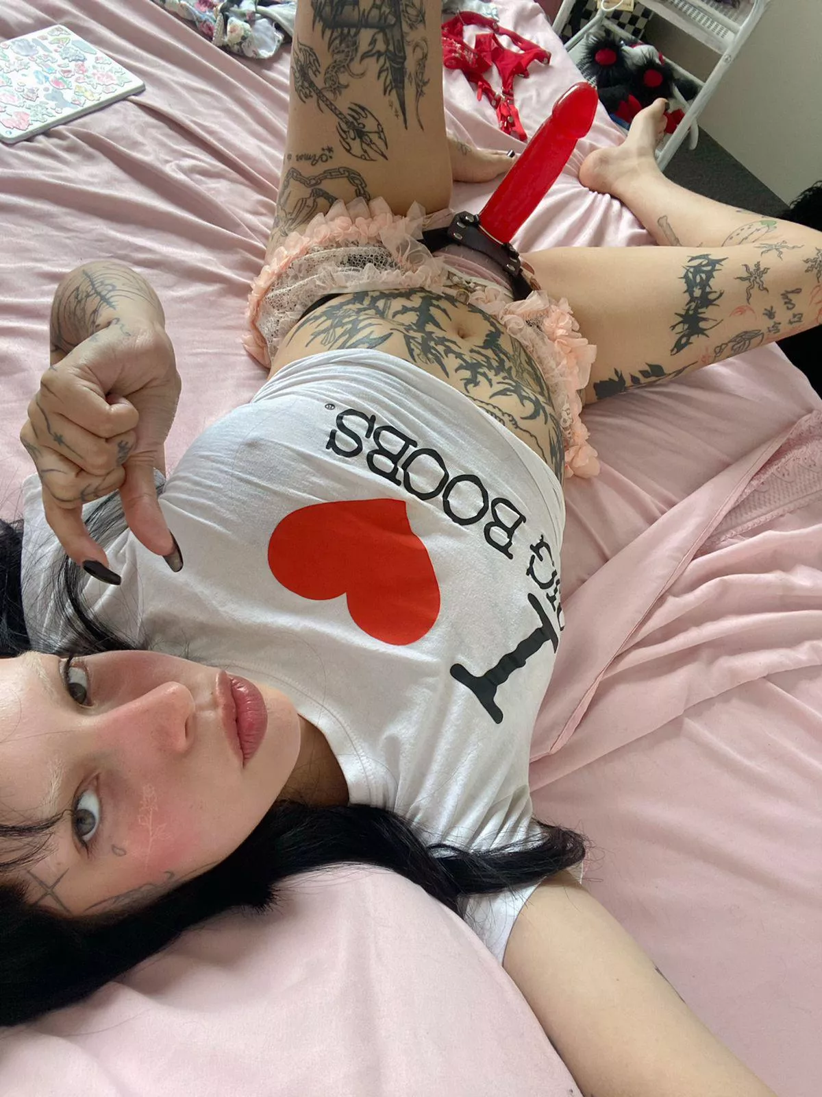 If you would accept this strap inside you certainly leave an ❤️ posted by yuriwaifu111